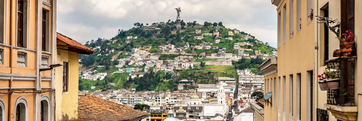 Quito, Ecuador, con El Panecillo y el centro histórico